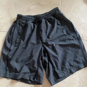Lululemon pacebreaker w liner size medium